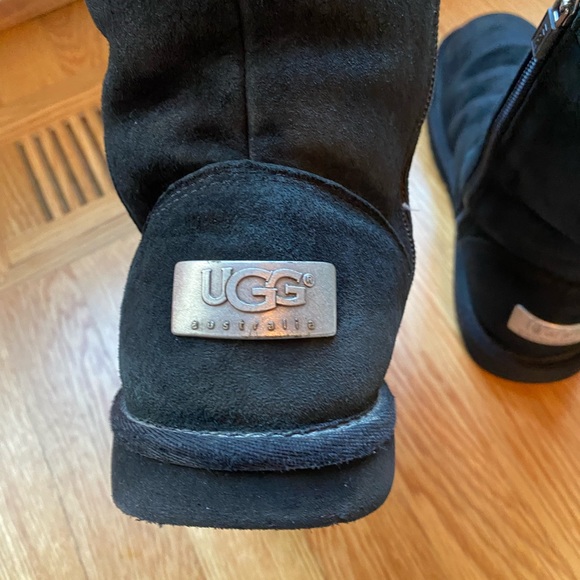 UGG Classic Boots - Picture 7 of 16